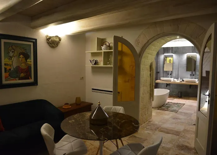 Gatto Bianco D'allora Alberobello